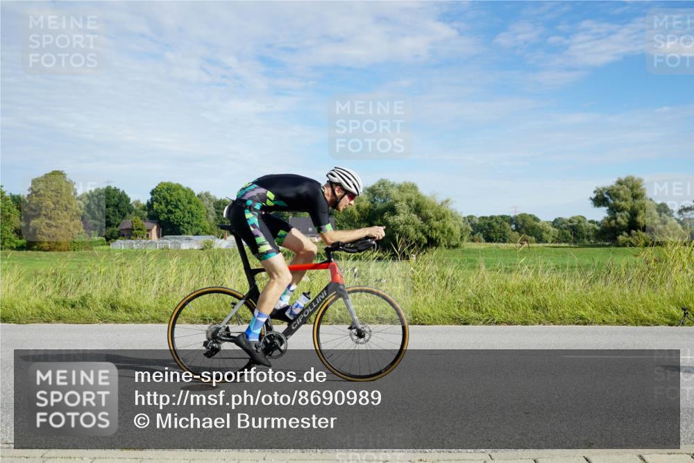 31.08.2025 - Elbe Triathlon Hamburg Michael Burmester http://msf.ph/oto/8690989 31.08.2025 09:51:26 Radfahren 446, 447, 456, 557, 693, 769, 796, 801, 810, 814, 879 meine-sportfotos.de