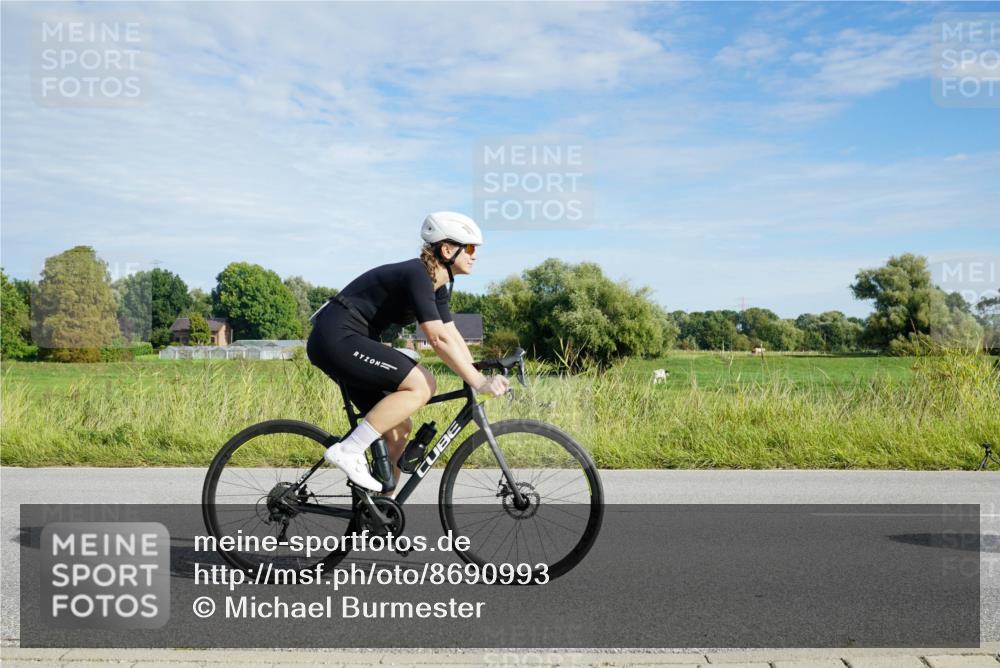 31.08.2025 - Elbe Triathlon Hamburg Michael Burmester http://msf.ph/oto/8690993 31.08.2025 09:51:30 Radfahren 446, 493, 557, 693, 752, 769, 801, 814, 818, 836, 879 meine-sportfotos.de