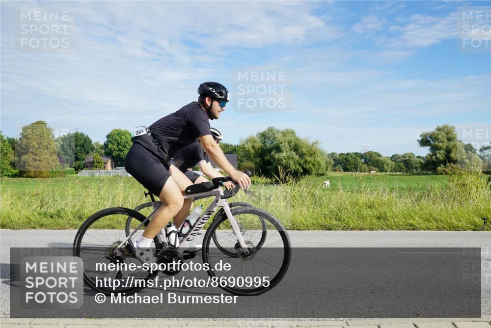 31.08.2025 - Elbe Triathlon Hamburg Michael Burmester http://msf.ph/oto/8690995 31.08.2025 09:51:31 Radfahren 372, 435, 446, 493, 557, 693, 752, 769, 801, 814, 818, 836, 879 meine-sportfotos.de