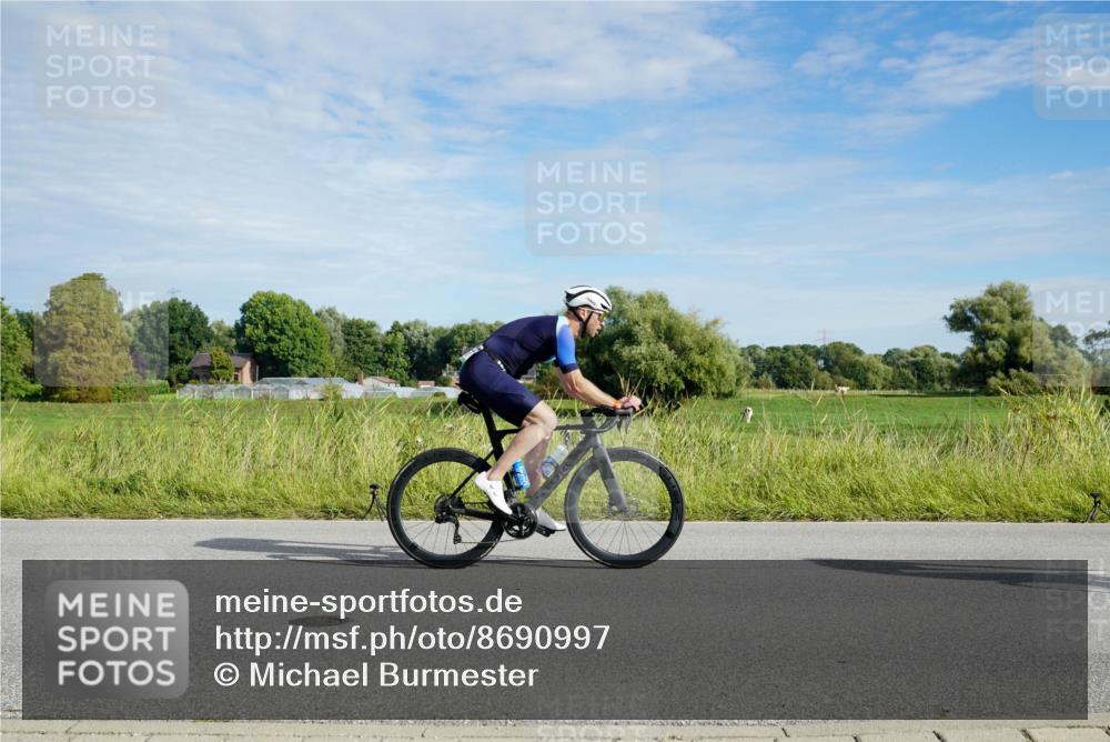 31.08.2025 - Elbe Triathlon Hamburg Michael Burmester http://msf.ph/oto/8690997 31.08.2025 09:51:33 Radfahren 372, 435, 446, 493, 529, 557, 693, 752, 769, 801, 814, 818, 836, 879, 890 meine-sportfotos.de