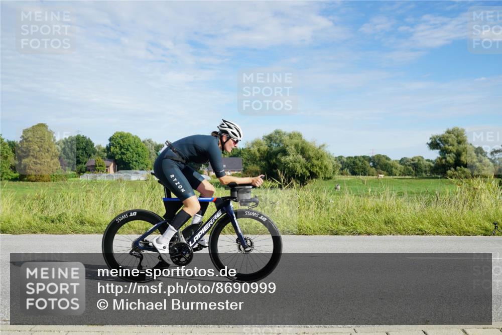 31.08.2025 - Elbe Triathlon Hamburg Michael Burmester http://msf.ph/oto/8690999 31.08.2025 09:51:33 Radfahren 372, 435, 446, 493, 529, 557, 693, 752, 769, 801, 814, 818, 836, 879, 890 meine-sportfotos.de