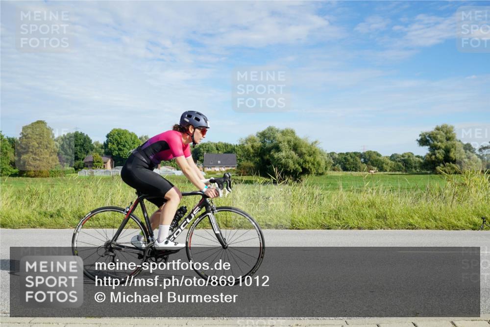 31.08.2025 - Elbe Triathlon Hamburg Michael Burmester http://msf.ph/oto/8691012 31.08.2025 09:51:49 Radfahren 390, 561, 651, 806 meine-sportfotos.de