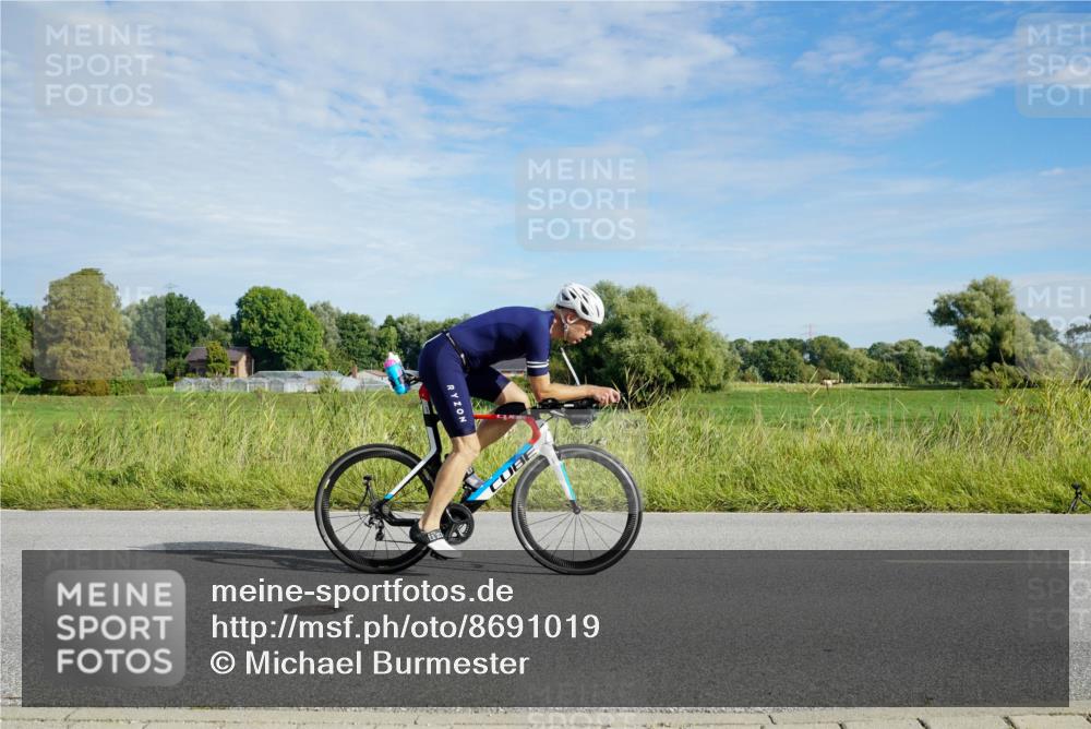 31.08.2025 - Elbe Triathlon Hamburg Michael Burmester http://msf.ph/oto/8691019 31.08.2025 09:51:58 Radfahren 390, 403, 479, 651, 761, 799, 817 meine-sportfotos.de