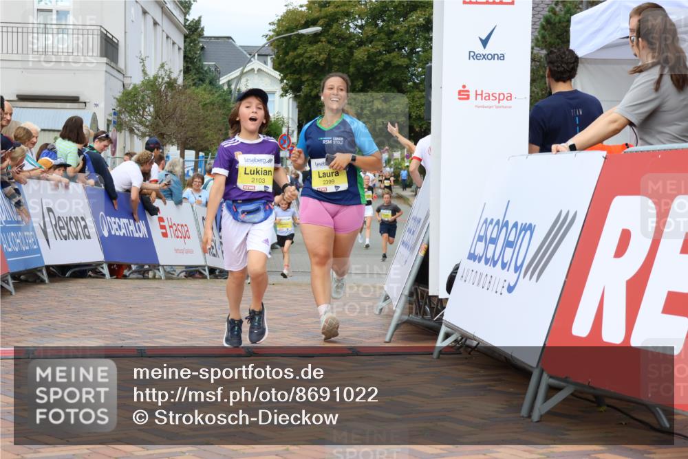 31.08.2025 - 21. Blankeneser Heldenlauf Strokosch-Dieckow http://msf.ph/oto/8691022 31.08.2025 10:31:17 Ziel 2437, 2324, 2551, 2121, 2307, 2649, 2647, 2399, 2103 meine-sportfotos.de