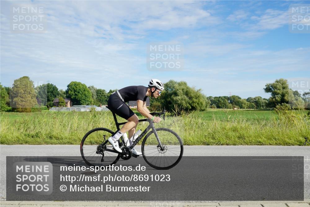 31.08.2025 - Elbe Triathlon Hamburg Michael Burmester http://msf.ph/oto/8691023 31.08.2025 09:52:04 Radfahren 403, 479 meine-sportfotos.de