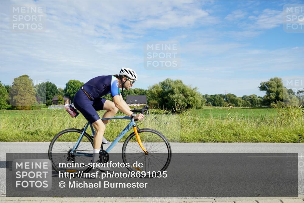 31.08.2025 - Elbe Triathlon Hamburg Michael Burmester http://msf.ph/oto/8691035 31.08.2025 09:52:21 Radfahren 297, 386, 517, 642, 703, 895 meine-sportfotos.de
