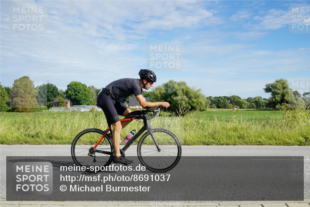 31.08.2025 - Elbe Triathlon Hamburg Michael Burmester http://msf.ph/oto/8691037 31.08.2025 09:52:23 Radfahren 297, 386, 517, 703, 895 meine-sportfotos.de