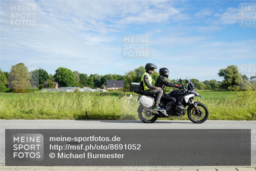 31.08.2025 - Elbe Triathlon Hamburg Michael Burmester http://msf.ph/oto/8691052 31.08.2025 09:52:59 Radfahren 454, 514, 677, 687, 736, 753, 894 meine-sportfotos.de