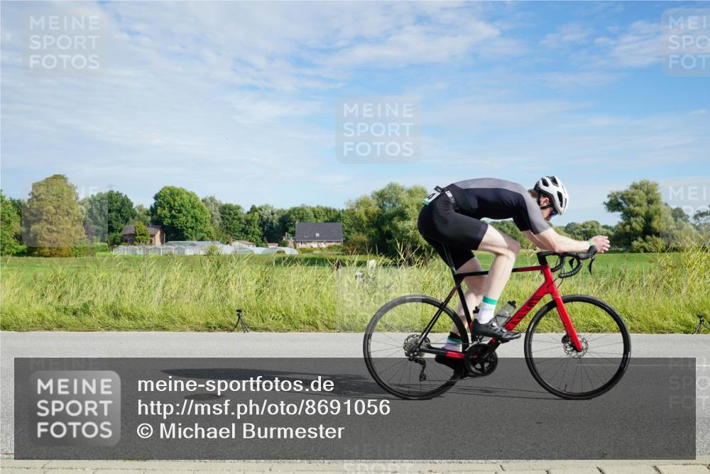 31.08.2025 - Elbe Triathlon Hamburg Michael Burmester http://msf.ph/oto/8691056 31.08.2025 09:53:02 Radfahren 454, 514, 677, 687, 704, 736, 753, 870, 894 meine-sportfotos.de