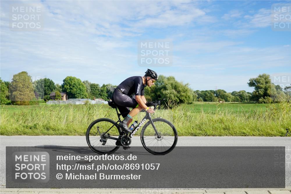 31.08.2025 - Elbe Triathlon Hamburg Michael Burmester http://msf.ph/oto/8691057 31.08.2025 09:53:04 Radfahren 454, 540, 677, 687, 704, 736, 753, 870, 894 meine-sportfotos.de