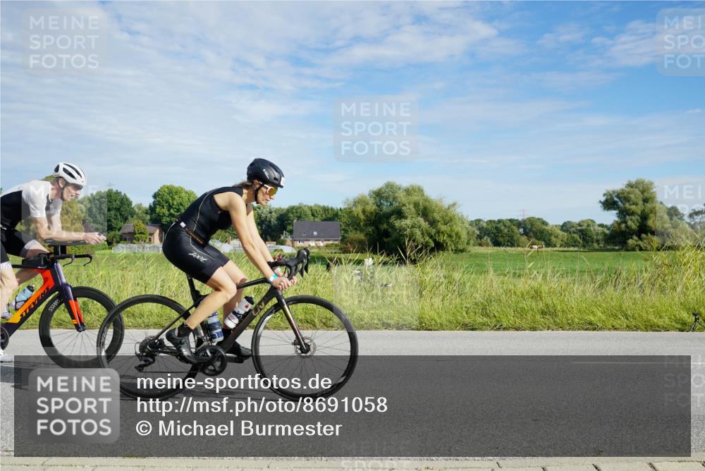 31.08.2025 - Elbe Triathlon Hamburg Michael Burmester http://msf.ph/oto/8691058 31.08.2025 09:53:05 Radfahren 453, 454, 457, 540, 687, 704, 736, 753, 870, 894 meine-sportfotos.de