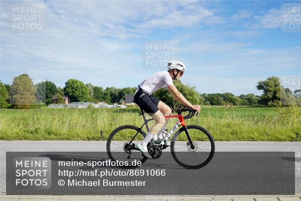 31.08.2025 - Elbe Triathlon Hamburg Michael Burmester http://msf.ph/oto/8691066 31.08.2025 09:53:12 Radfahren 405, 453, 457, 503, 540, 704 meine-sportfotos.de