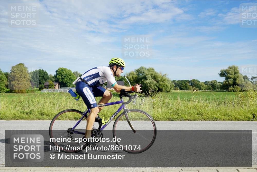 31.08.2025 - Elbe Triathlon Hamburg Michael Burmester http://msf.ph/oto/8691074 31.08.2025 09:53:23 Radfahren 304, 472, 593, 659, 900 meine-sportfotos.de