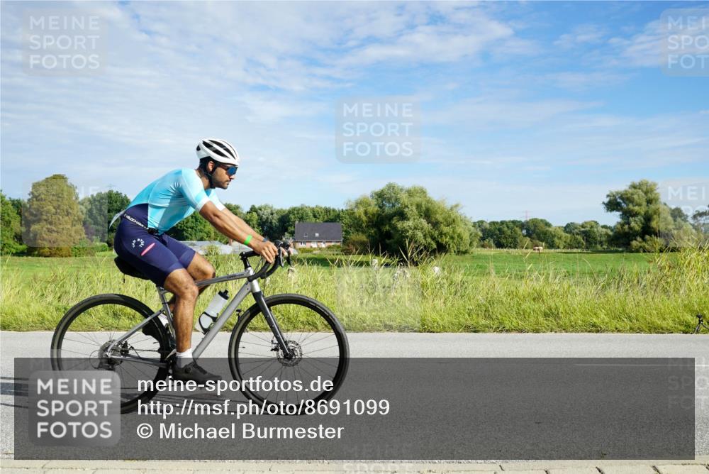 31.08.2025 - Elbe Triathlon Hamburg Michael Burmester http://msf.ph/oto/8691099 31.08.2025 09:53:44 Radfahren 379, 478, 483, 645, 922 meine-sportfotos.de