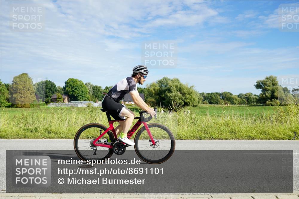31.08.2025 - Elbe Triathlon Hamburg Michael Burmester http://msf.ph/oto/8691101 31.08.2025 09:53:56 Radfahren 699 meine-sportfotos.de