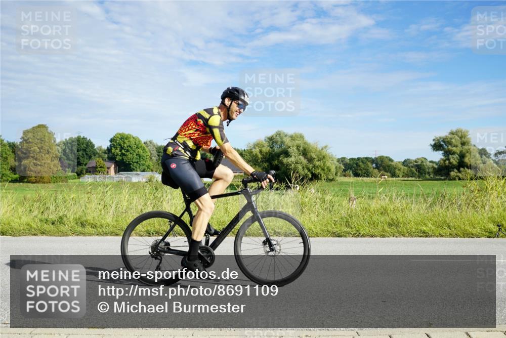 31.08.2025 - Elbe Triathlon Hamburg Michael Burmester http://msf.ph/oto/8691109 31.08.2025 09:54:21 Radfahren 415, 434, 471, 525, 698, 725 meine-sportfotos.de