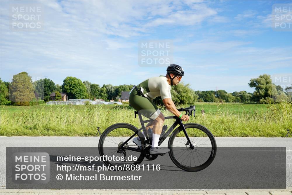 31.08.2025 - Elbe Triathlon Hamburg Michael Burmester http://msf.ph/oto/8691116 31.08.2025 09:54:27 Radfahren 525, 548, 653, 662, 725 meine-sportfotos.de