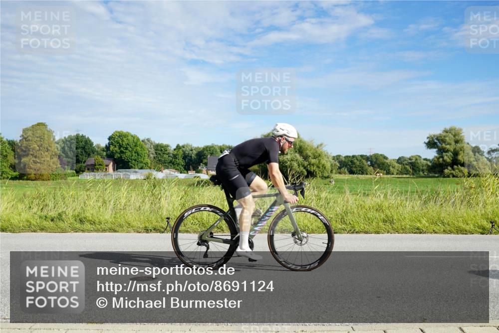 31.08.2025 - Elbe Triathlon Hamburg Michael Burmester http://msf.ph/oto/8691124 31.08.2025 09:54:40 Radfahren 496, 619, 630, 805 meine-sportfotos.de