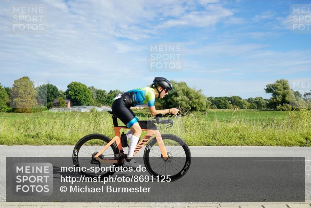 31.08.2025 - Elbe Triathlon Hamburg Michael Burmester http://msf.ph/oto/8691125 31.08.2025 09:54:41 Radfahren 496, 530, 587, 619, 630, 805 meine-sportfotos.de