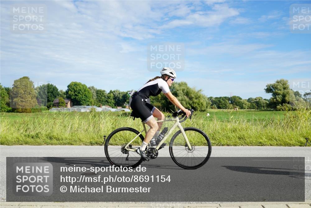 31.08.2025 - Elbe Triathlon Hamburg Michael Burmester http://msf.ph/oto/8691154 31.08.2025 09:55:22 Radfahren 418, 444, 701, 785 meine-sportfotos.de