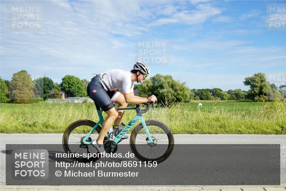 31.08.2025 - Elbe Triathlon Hamburg Michael Burmester http://msf.ph/oto/8691159 31.08.2025 09:55:31 Radfahren 371, 451, 511, 576, 627, 797 meine-sportfotos.de
