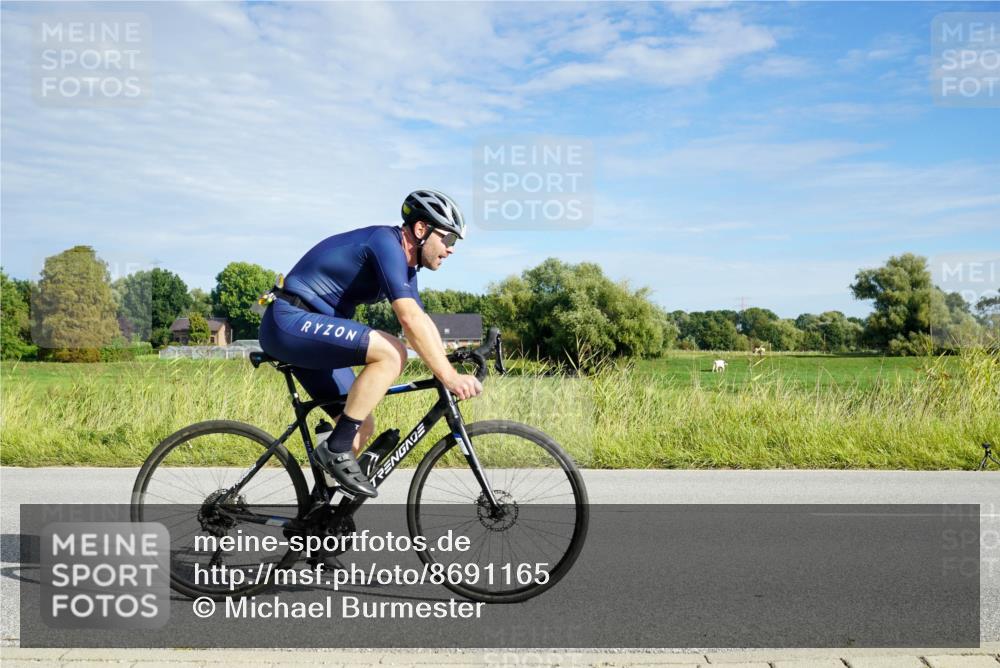 31.08.2025 - Elbe Triathlon Hamburg Michael Burmester http://msf.ph/oto/8691165 31.08.2025 09:55:36 Radfahren 371, 462, 511, 576, 627, 797 meine-sportfotos.de