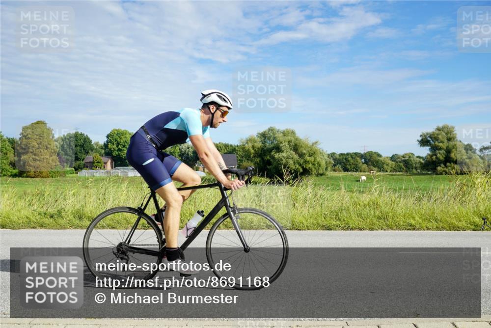 31.08.2025 - Elbe Triathlon Hamburg Michael Burmester http://msf.ph/oto/8691168 31.08.2025 09:55:39 Radfahren 371, 462, 473, 576, 627, 797 meine-sportfotos.de