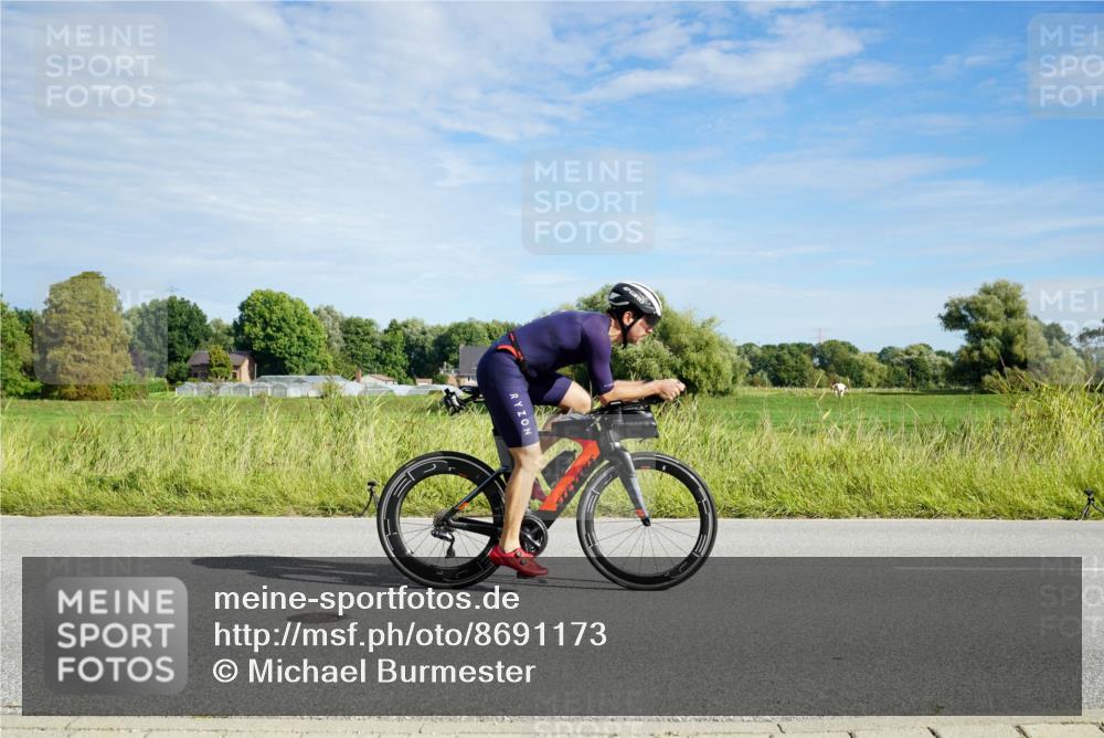 31.08.2025 - Elbe Triathlon Hamburg Michael Burmester http://msf.ph/oto/8691173 31.08.2025 09:55:48 Radfahren 473, 558, 631, 745 meine-sportfotos.de