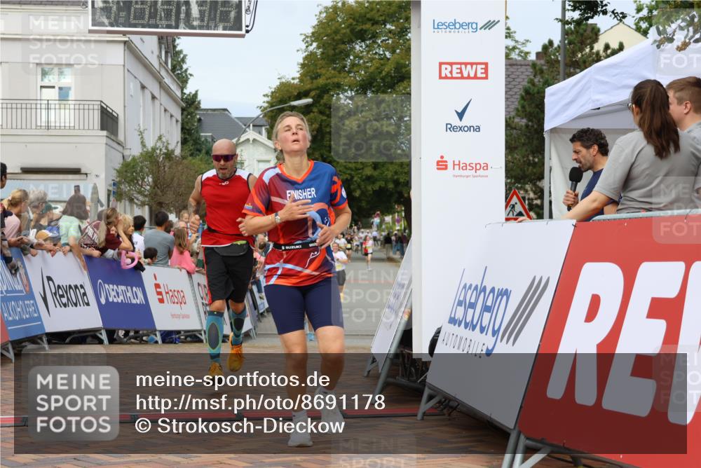 31.08.2025 - 21. Blankeneser Heldenlauf Strokosch-Dieckow http://msf.ph/oto/8691178 31.08.2025 10:26:13 Ziel 2736, 2777, 2046, 2671, 2564, 2447 meine-sportfotos.de