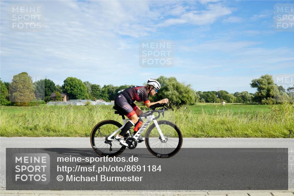 31.08.2025 - Elbe Triathlon Hamburg Michael Burmester http://msf.ph/oto/8691184 31.08.2025 09:56:02 Radfahren 255, 445, 499, 523, 536, 601, 678, 692, 829, 853 meine-sportfotos.de