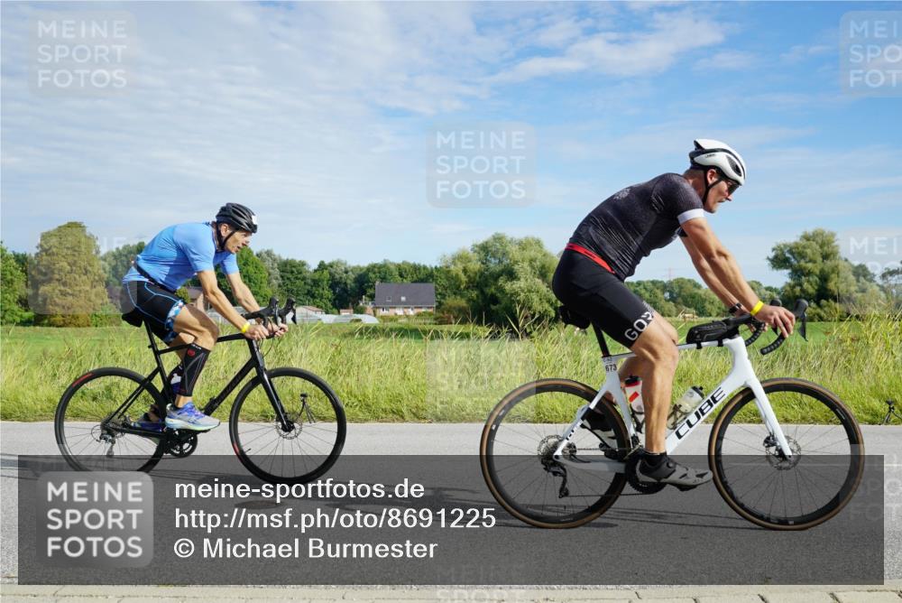 31.08.2025 - Elbe Triathlon Hamburg Michael Burmester http://msf.ph/oto/8691225 31.08.2025 09:56:33 Radfahren 395, 673, 748, 848, 886, 929 meine-sportfotos.de