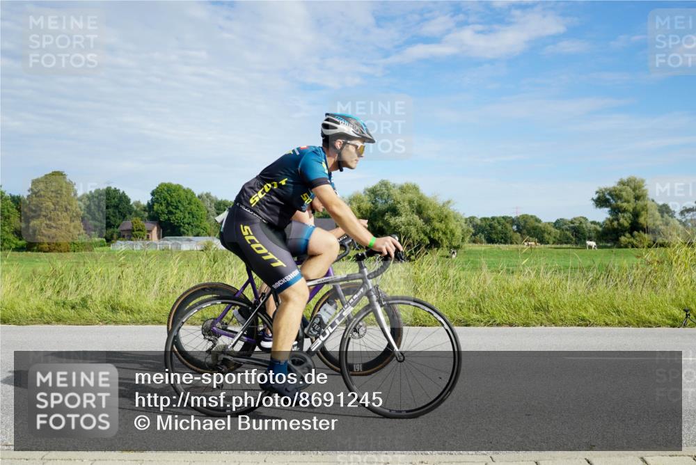 31.08.2025 - Elbe Triathlon Hamburg Michael Burmester http://msf.ph/oto/8691245 31.08.2025 09:56:53 Radfahren 417, 477, 546, 680, 758 meine-sportfotos.de