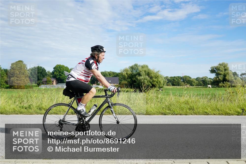 31.08.2025 - Elbe Triathlon Hamburg Michael Burmester http://msf.ph/oto/8691246 31.08.2025 09:56:57 Radfahren 417, 432, 477, 546, 758 meine-sportfotos.de