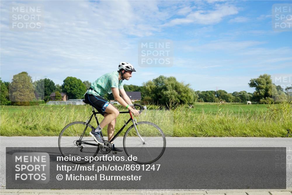31.08.2025 - Elbe Triathlon Hamburg Michael Burmester http://msf.ph/oto/8691247 31.08.2025 09:57:00 Radfahren 432, 546, 608, 758 meine-sportfotos.de