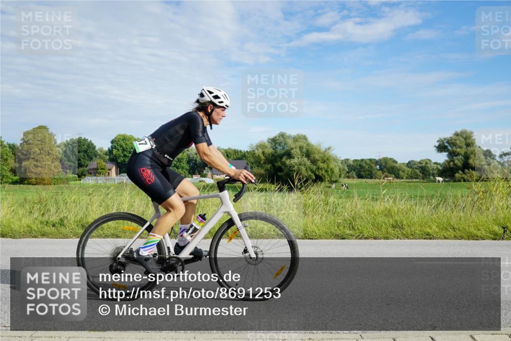 31.08.2025 - Elbe Triathlon Hamburg Michael Burmester http://msf.ph/oto/8691253 31.08.2025 09:57:20 Radfahren 490, 629, 648, 665, 851, 882, 887 meine-sportfotos.de