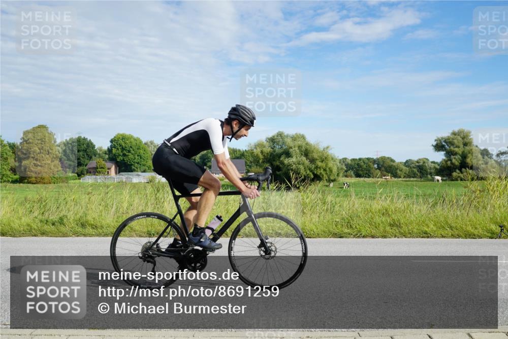 31.08.2025 - Elbe Triathlon Hamburg Michael Burmester http://msf.ph/oto/8691259 31.08.2025 09:57:25 Radfahren 490, 648, 665, 722, 813 meine-sportfotos.de