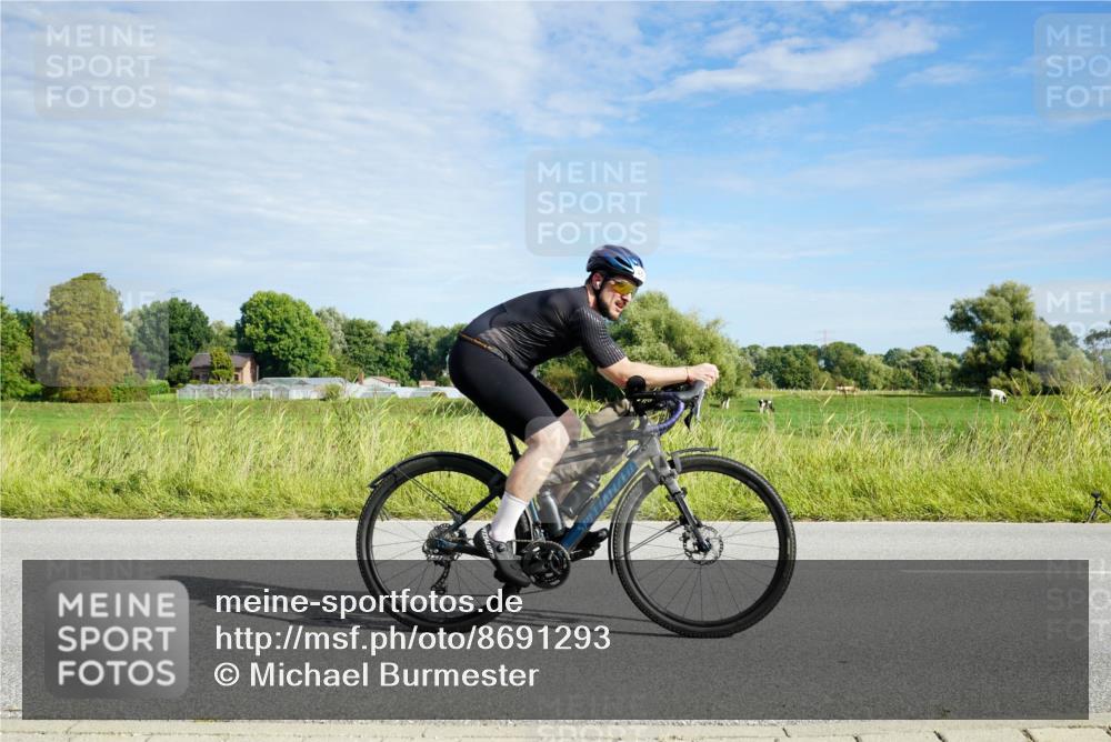 31.08.2025 - Elbe Triathlon Hamburg Michael Burmester http://msf.ph/oto/8691293 31.08.2025 09:57:58 Radfahren 414, 486, 646, 916 meine-sportfotos.de