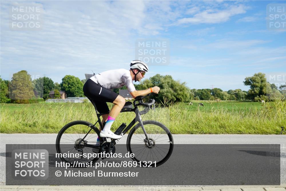 31.08.2025 - Elbe Triathlon Hamburg Michael Burmester http://msf.ph/oto/8691321 31.08.2025 09:58:33 Radfahren 567, 579, 615, 643 meine-sportfotos.de
