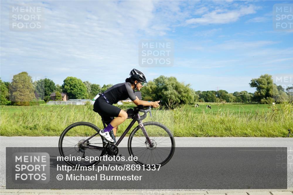 31.08.2025 - Elbe Triathlon Hamburg Michael Burmester http://msf.ph/oto/8691337 31.08.2025 09:59:01 Radfahren 664, 811 meine-sportfotos.de