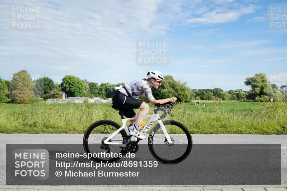 31.08.2025 - Elbe Triathlon Hamburg Michael Burmester http://msf.ph/oto/8691359 31.08.2025 09:59:35 Radfahren 438, 489, 607, 610, 622, 681, 694, 864 meine-sportfotos.de