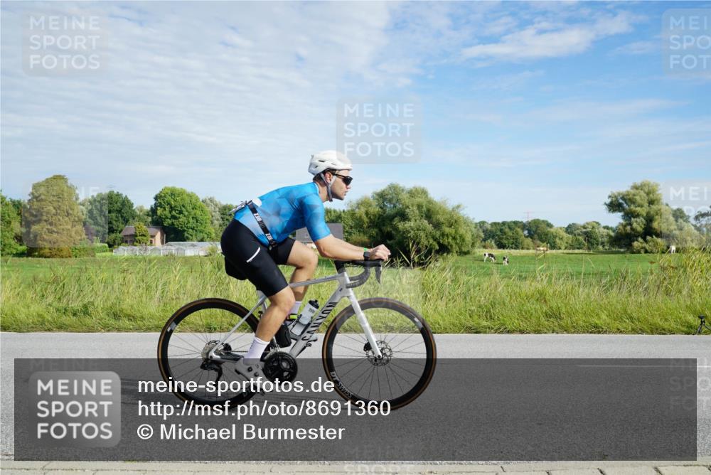 31.08.2025 - Elbe Triathlon Hamburg Michael Burmester http://msf.ph/oto/8691360 31.08.2025 09:59:36 Radfahren 438, 489, 607, 610, 617, 622, 681, 694, 864 meine-sportfotos.de