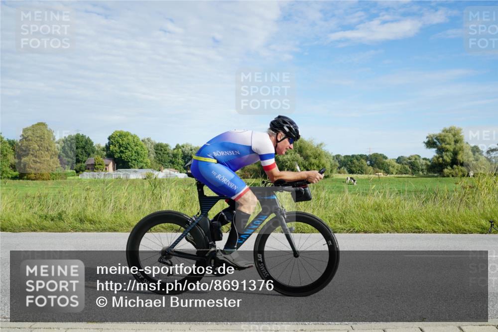 31.08.2025 - Elbe Triathlon Hamburg Michael Burmester http://msf.ph/oto/8691376 31.08.2025 09:59:59 Radfahren 527, 562, 756, 787 meine-sportfotos.de