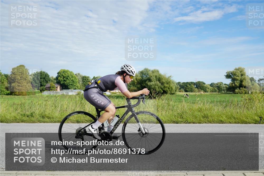 31.08.2025 - Elbe Triathlon Hamburg Michael Burmester http://msf.ph/oto/8691378 31.08.2025 10:00:00 Radfahren 562, 756, 787 meine-sportfotos.de