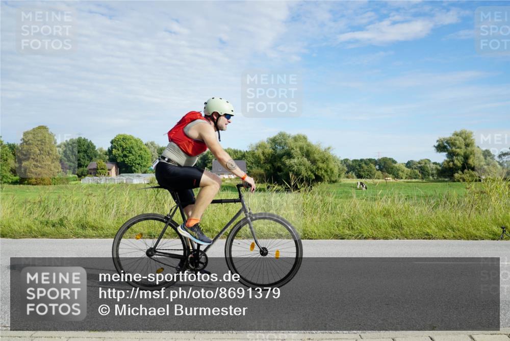 31.08.2025 - Elbe Triathlon Hamburg Michael Burmester http://msf.ph/oto/8691379 31.08.2025 10:00:04 Radfahren 409, 463, 562, 566 meine-sportfotos.de