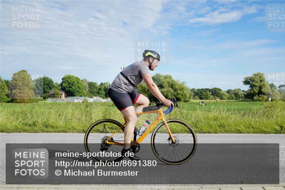 31.08.2025 - Elbe Triathlon Hamburg Michael Burmester http://msf.ph/oto/8691380 31.08.2025 10:00:08 Radfahren 409, 463, 487, 563, 566, 613 meine-sportfotos.de