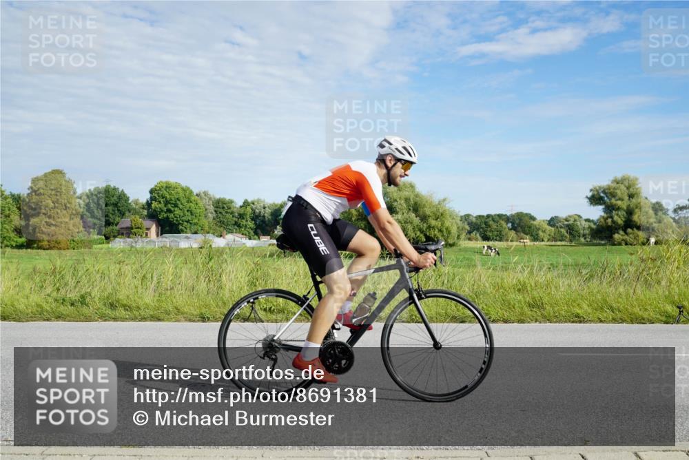 31.08.2025 - Elbe Triathlon Hamburg Michael Burmester http://msf.ph/oto/8691381 31.08.2025 10:00:09 Radfahren 409, 463, 487, 563, 566, 613 meine-sportfotos.de