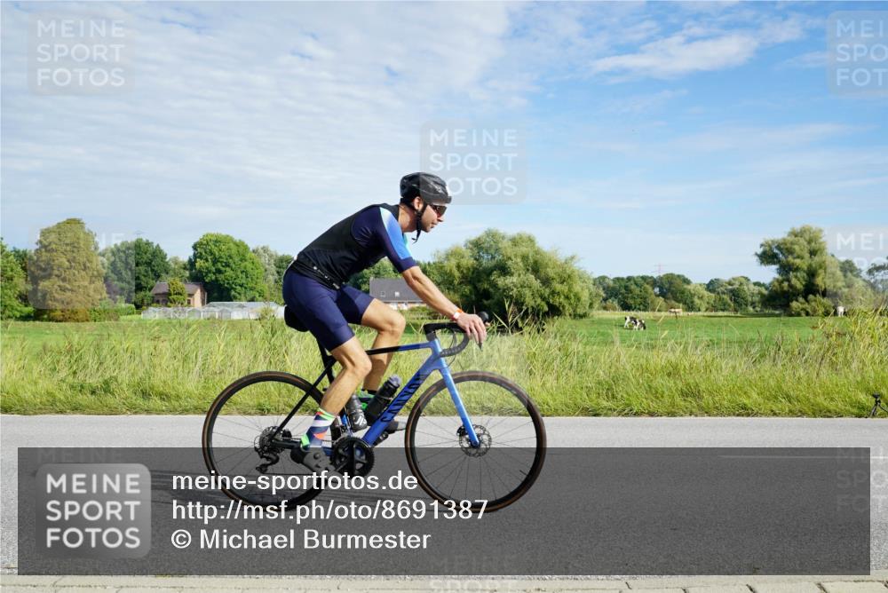 31.08.2025 - Elbe Triathlon Hamburg Michael Burmester http://msf.ph/oto/8691387 31.08.2025 10:00:14 Radfahren 409, 487, 563, 613, 655, 908, 919 meine-sportfotos.de
