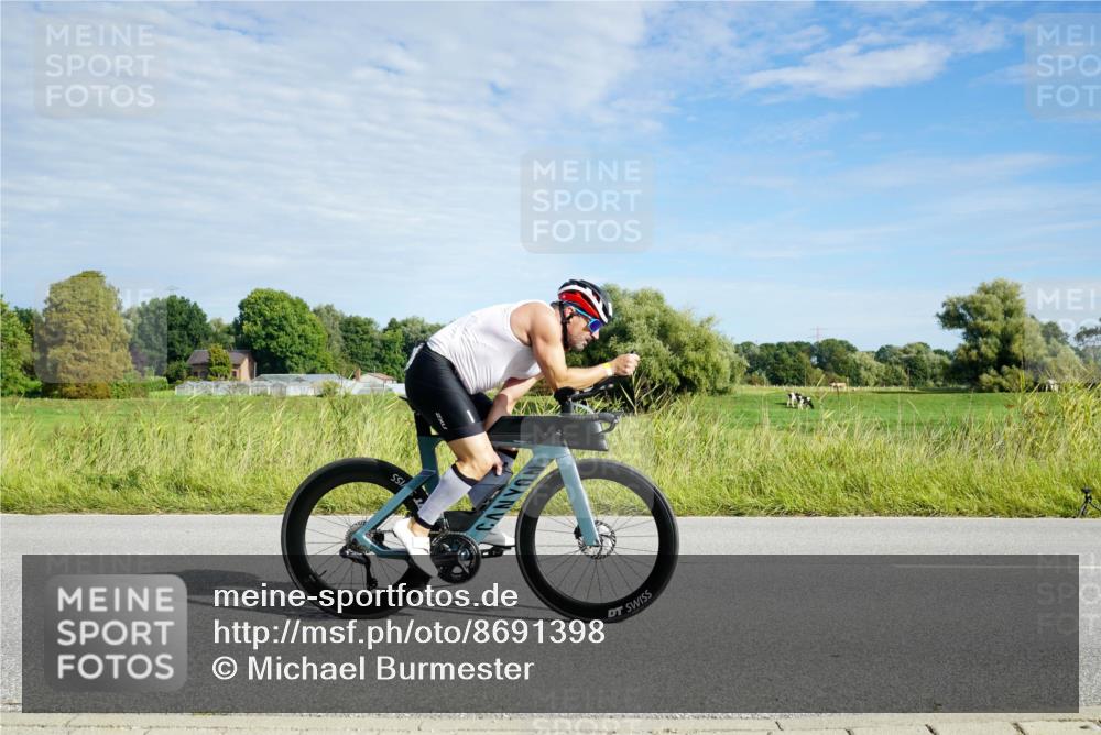 31.08.2025 - Elbe Triathlon Hamburg Michael Burmester http://msf.ph/oto/8691398 31.08.2025 10:00:33 Radfahren 526, 717, 740, 759 meine-sportfotos.de