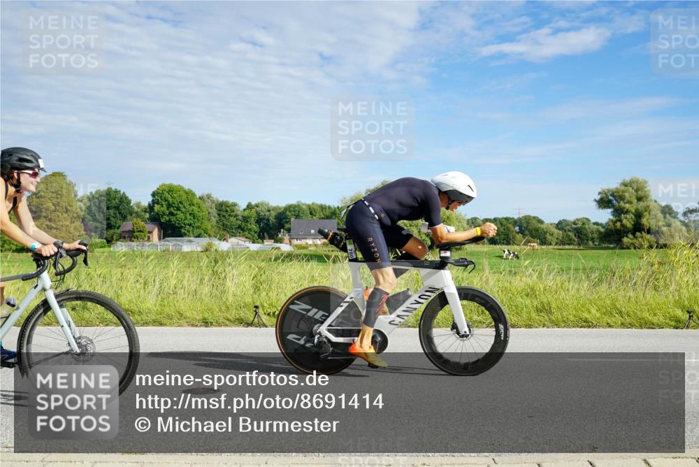 31.08.2025 - Elbe Triathlon Hamburg Michael Burmester http://msf.ph/oto/8691414 31.08.2025 10:00:54 Radfahren 427, 461, 746, 795, 906 meine-sportfotos.de