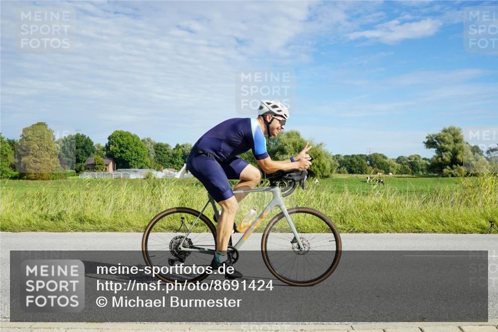 31.08.2025 - Elbe Triathlon Hamburg Michael Burmester http://msf.ph/oto/8691424 31.08.2025 10:01:24 Radfahren 431, 534, 691, 786, 823, 826 meine-sportfotos.de